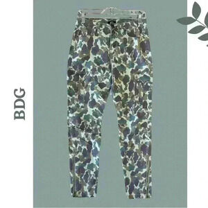 BDG Camouflage Carpenter Pant Purple Green Ankle Zipper Detail Size 28